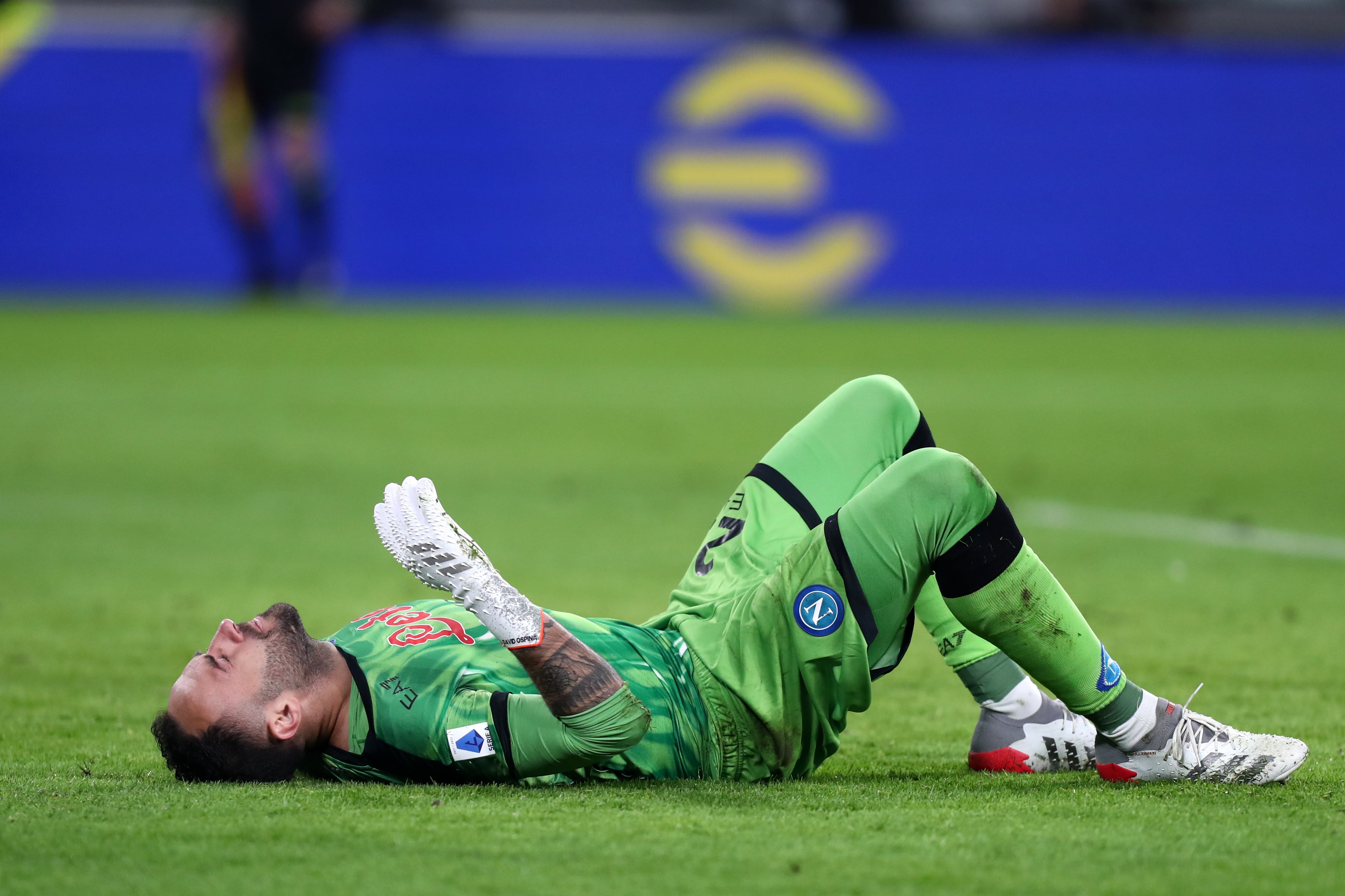 El golero colombiano salió sustituido al minuto 46 en el duelo de Napoli con Fiorentina.