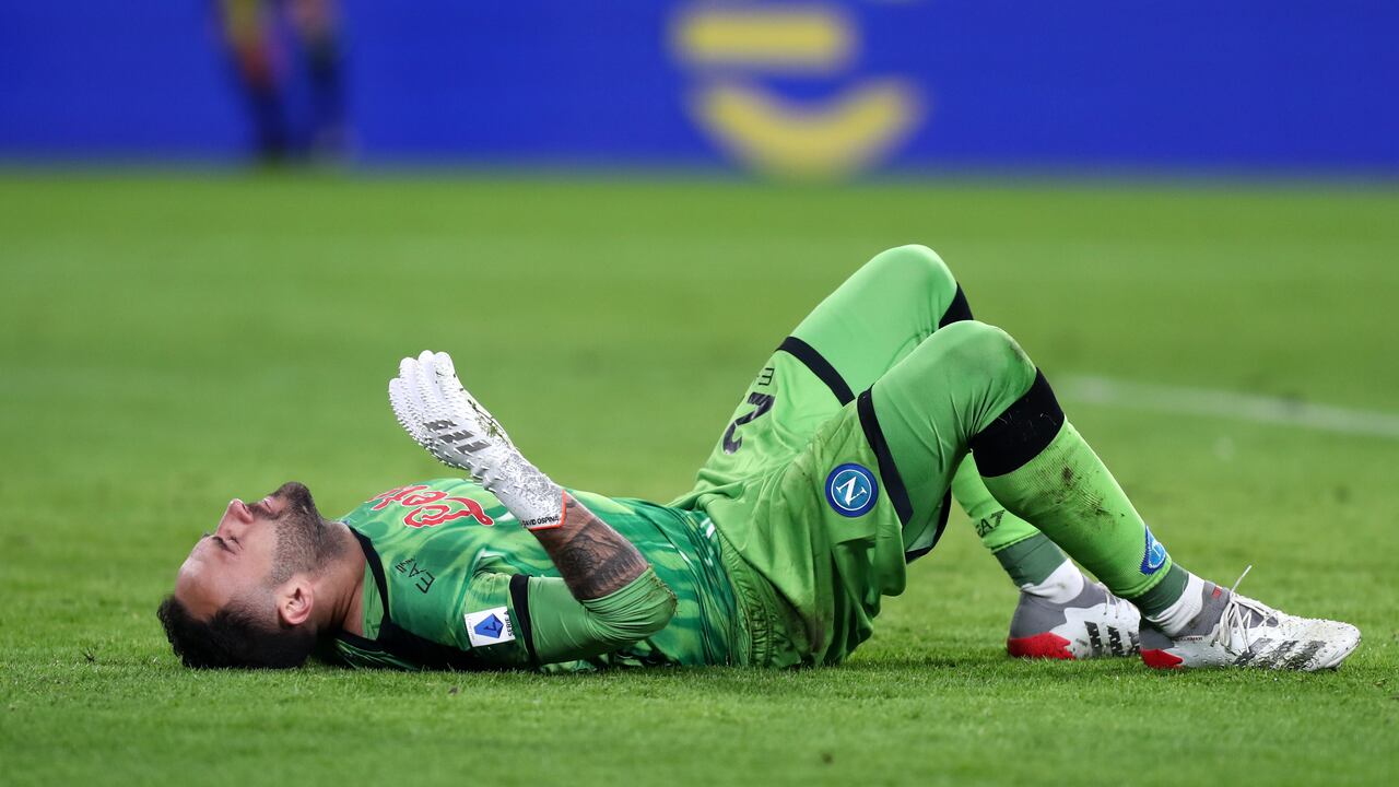 El golero colombiano salió sustituido al minuto 46 en el duelo de Napoli con Fiorentina.