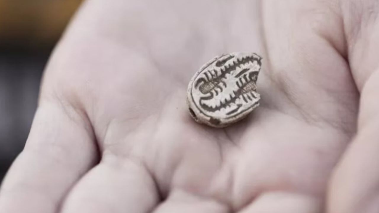 Niña de 12 años descubrió amuleto egipcio de más de 3.500 años