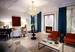 La suite presidencial del Hotel Bel-Air en los Ángeles tiene capacidad para 10 personas en su sala de recepción, posee una cocina con chef propio, una oficina, un salón con un piano de cola y dispone de piscina privada. Una noche en esta habitación tiene un valor de 27 millones de pesos. Foto: Huffington Post