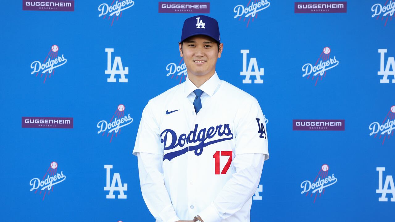 Shohei Ohtani firmó un contrato como agente libre por 700 millones de dólares y 10 años dentro de la franquicia. (Wally Skalij / Los Angeles Times via Getty Images)