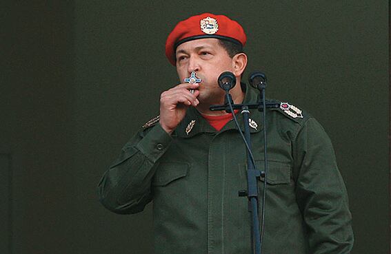 El 4 de julio de 2011, el otrora ateo Chávez en una alocución se refugia en la religión luego de que meses antes fuese operado de un tumor canceroso en la zona pélvica.