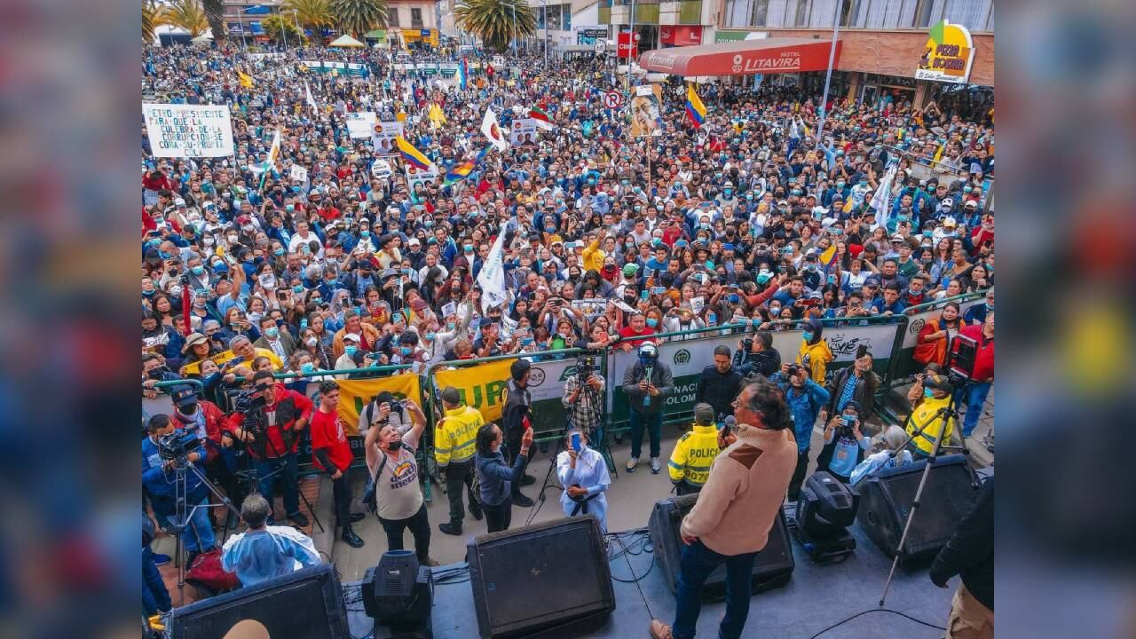 El candidato del Pacto Histórico estuvo en Duitama y Sogamoso continuando con su campaña presidencial. Foto: Twitter @petrogustavo.