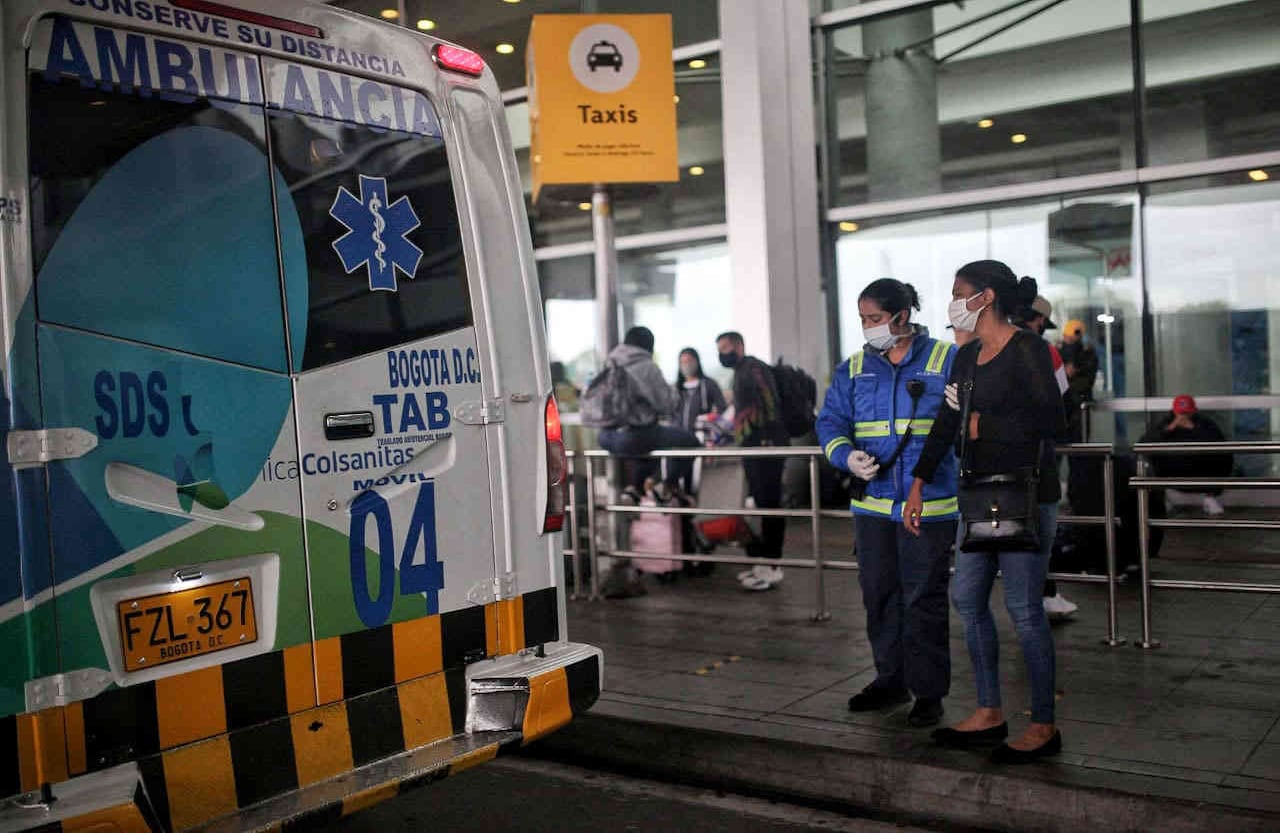 Con respecto al transporte terrestre, continúa prohibido y las autoridades han impuesto miles de comparendos a ciudadanos que han intentado salir de Bogotá hacia los municipios de Cundinamarca durante los fines de semana. Esteban Vega/SEMANA