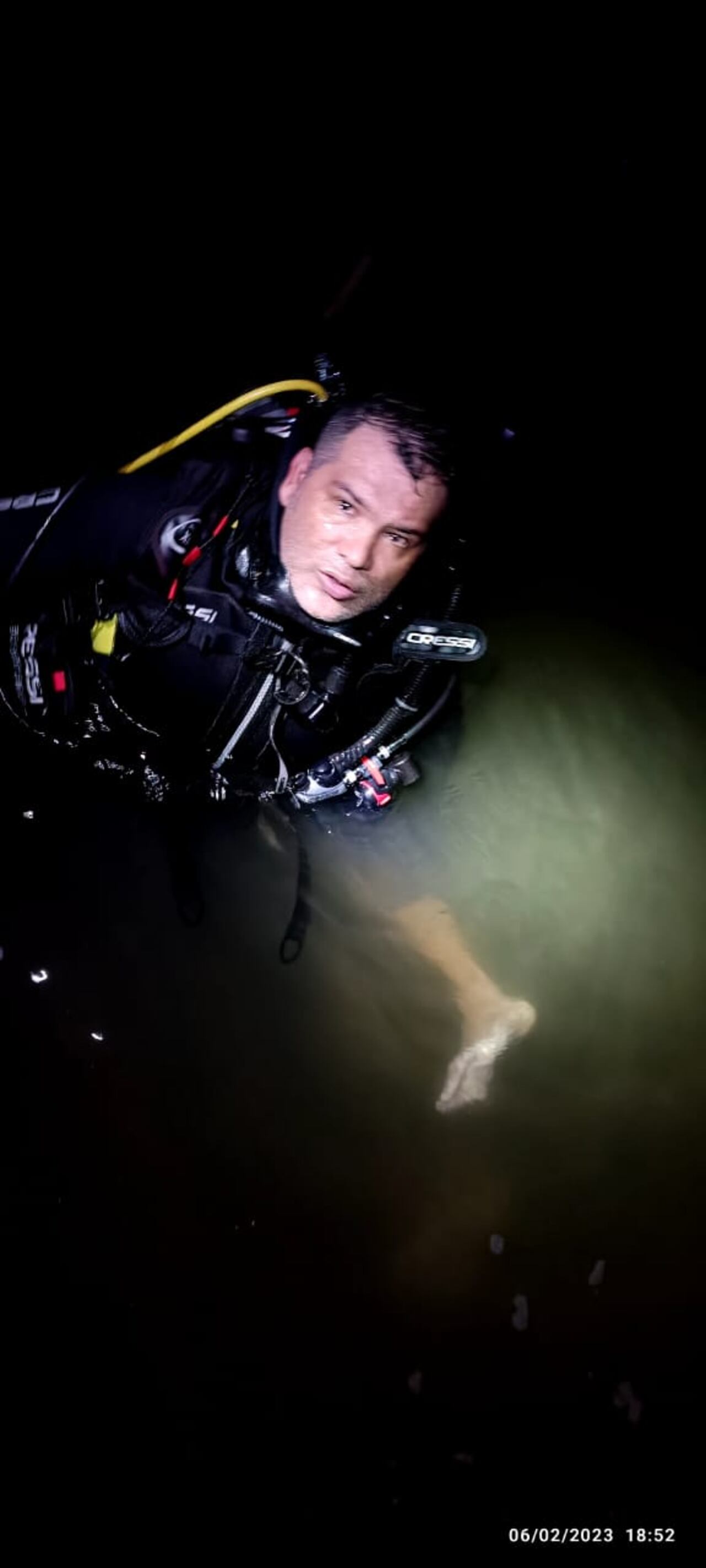 Se necesitó apoyo del equipo de buceo para rescatar al joven.