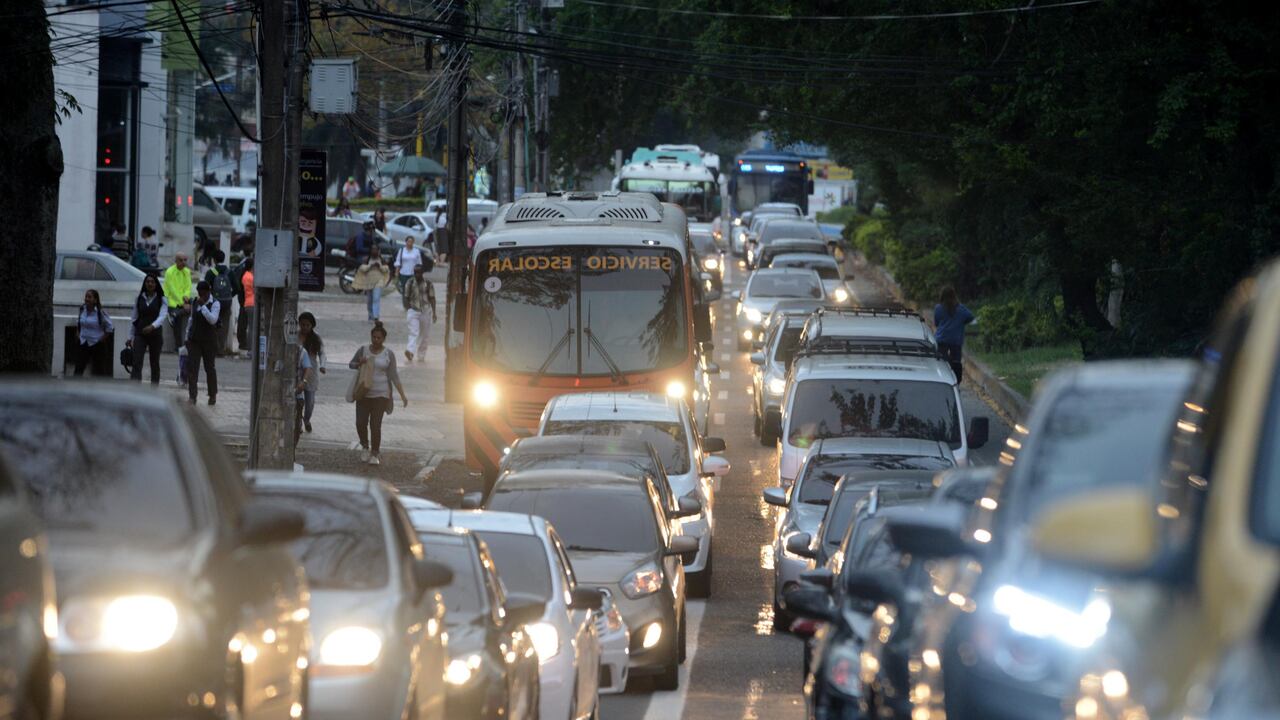 Así luce la Avenida Cañasgordas en el regreso a clases de los colegios del sur de la ciudad.