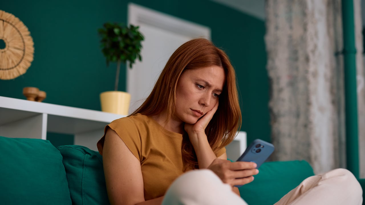 Esta realidad ha provocado que contestar una llamada desconocida se convierta en un acto de desconfianza más que de cortesía.