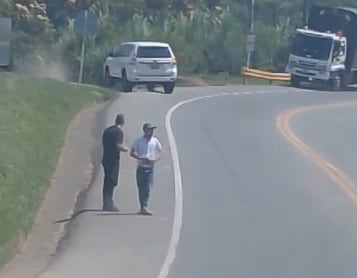 Las víctimas solo se limitan a ver cómo los antisociales se llevan su camioneta por una de las vías secundaria que empiezan en los costados de la vía Panamericana y terminan en veredas controladas por las disidencias de las Farc.