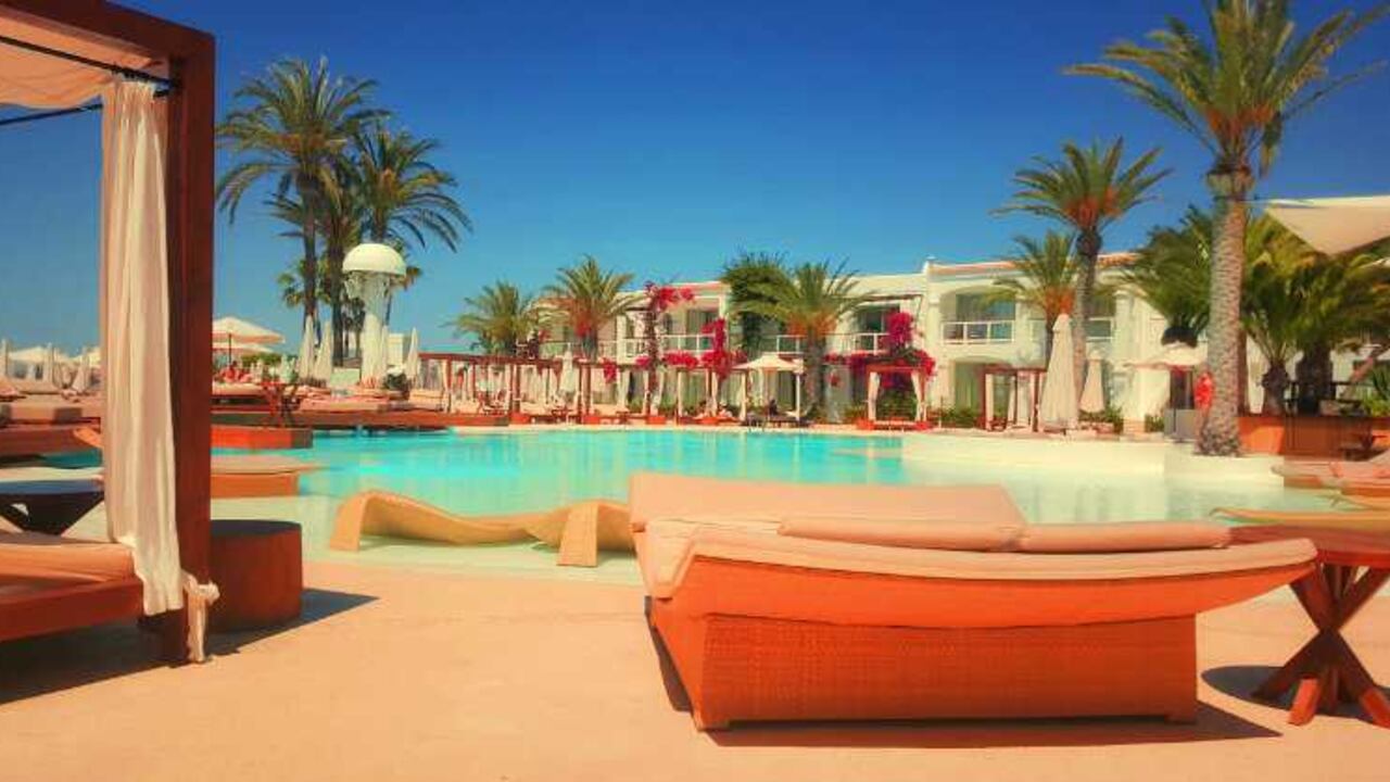 Las personas que viajan por negocios se redujeron en 6,1 puntos porcentuales respecto a junio de 2014 alcanzando el 41,2%. Los viajes de ocio por su parte aumentaron.