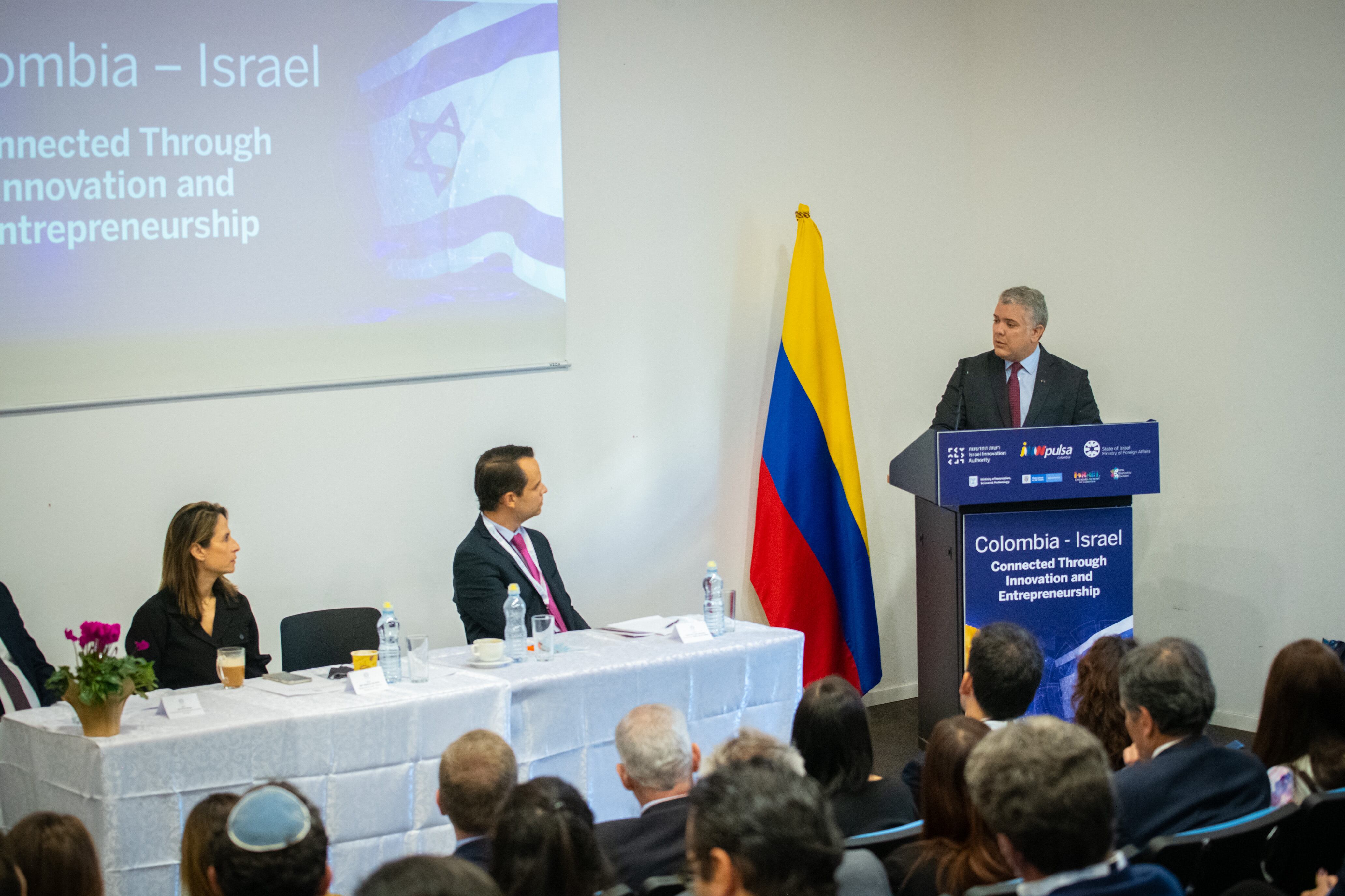 En la jornada final de su visita a Jerusalén, el Presidente Iván Duque Márquez intervino en el Foro Económico Colombia-Israel, realizado este martes en el Centro Peres, donde destacó las ventajas de la cooperación bilateral.