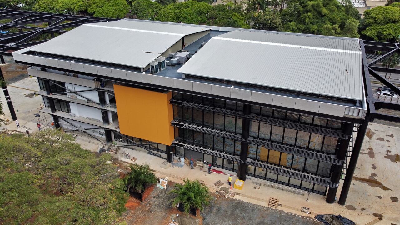 La construcción se está haciendo en el antiguo Club San Fernando, sobre toda la Calle Quinta, en frente del HUV.
La primera fase actualmente se encuentra en construcción, tiene 8000 metros cuadrados y recibe el nombre de Centro Creativo Digítal, según la Alcaldía de Cali.