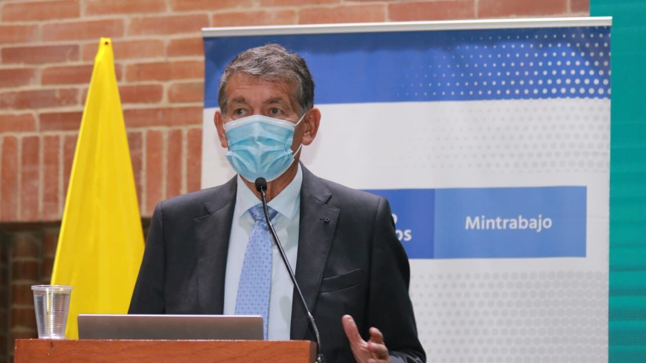 El ministro de Trabajo, Ángel Custodio Cabrera, dijo que aún faltan por definir otros beneficios laborales con los gremios y centrales obreras.