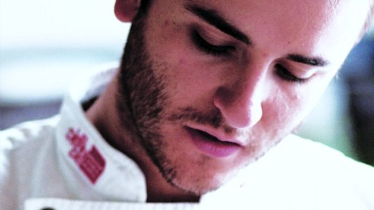 Juan Manuel Barrientos tiene un programa social para capacitar en nutrición a madres cabeza de familia.