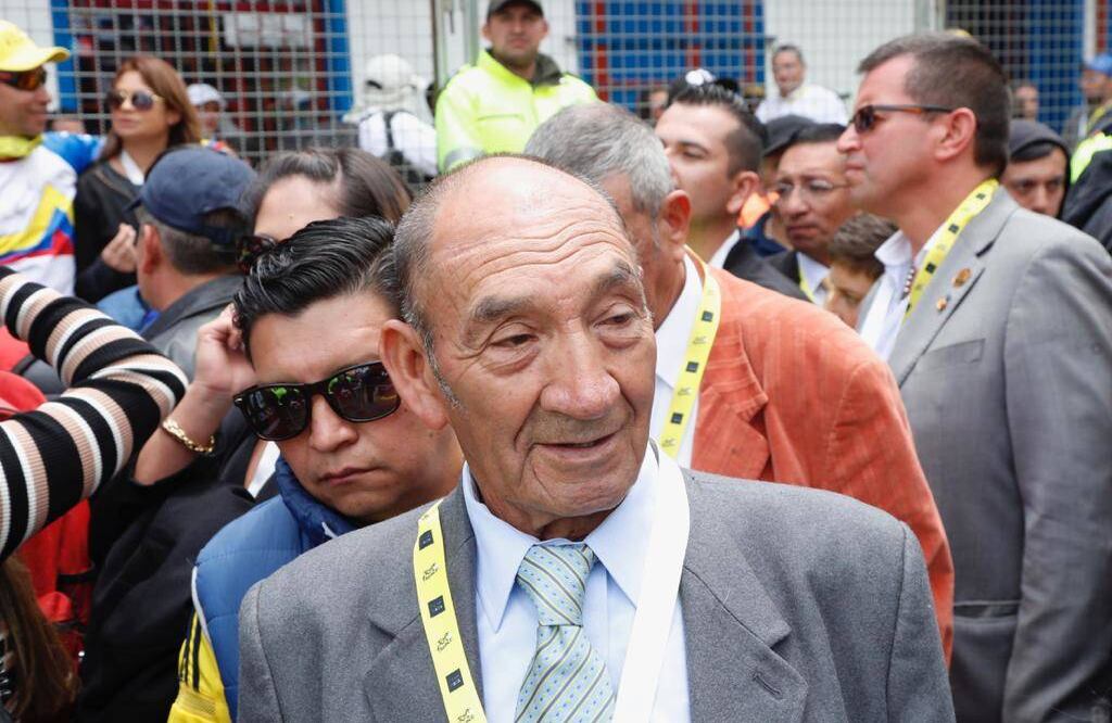 Egan Bernal, campeón del Tour de Francia, se reencontró con su abuelo Julio, un humilde campesino de Cogua, que no pudo contener las lágrimas de emoción. "Egan siempre ha sido un muchacho muy amable y decente. Es muy querido por todo el pueblo", dijo. Foto: León Darío Peláez / SEMANA