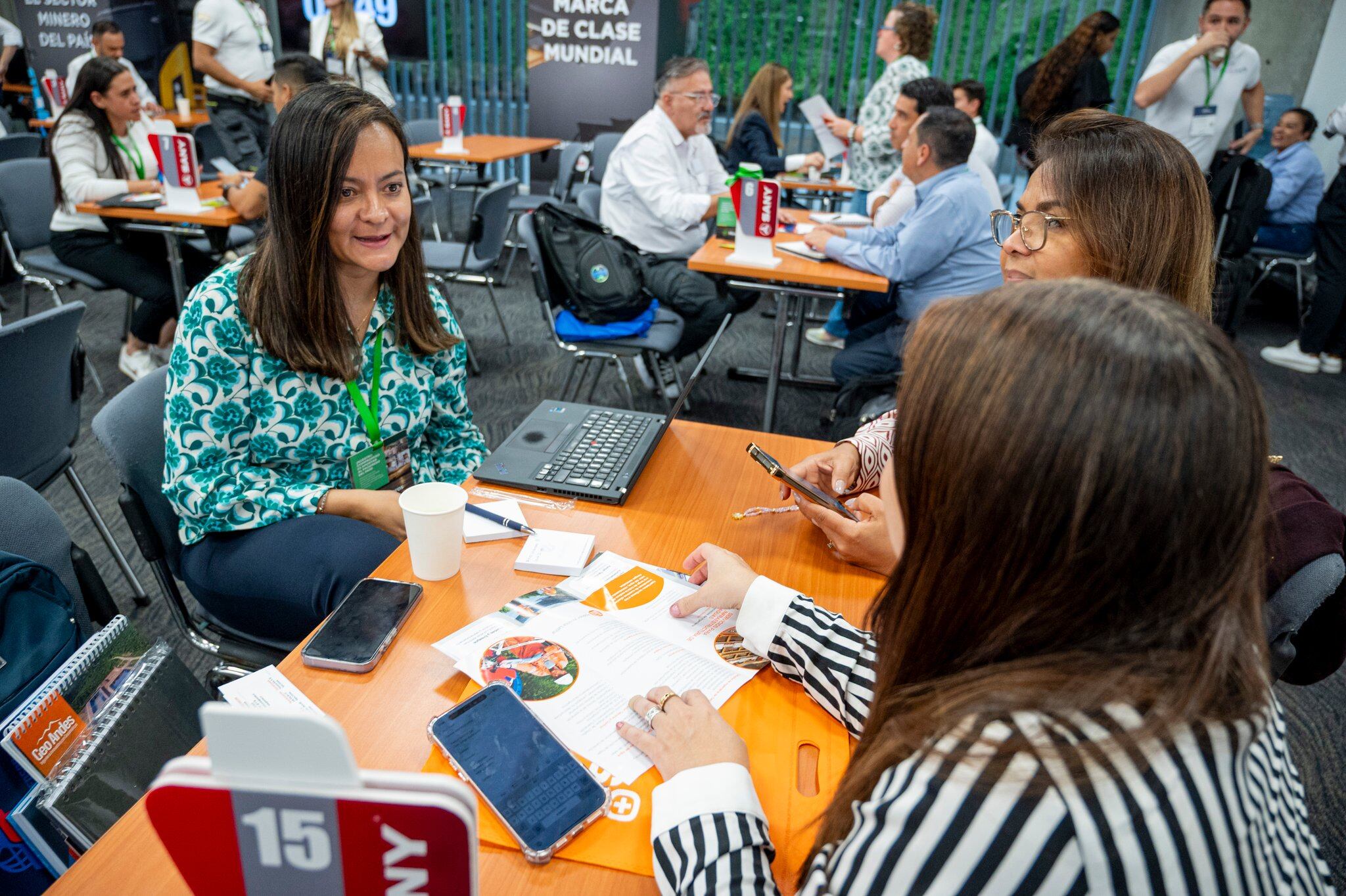 Durante la feria se realizó una rueda de negocios que dejó acuerdos comerciales por unos 30 millones de dólares.