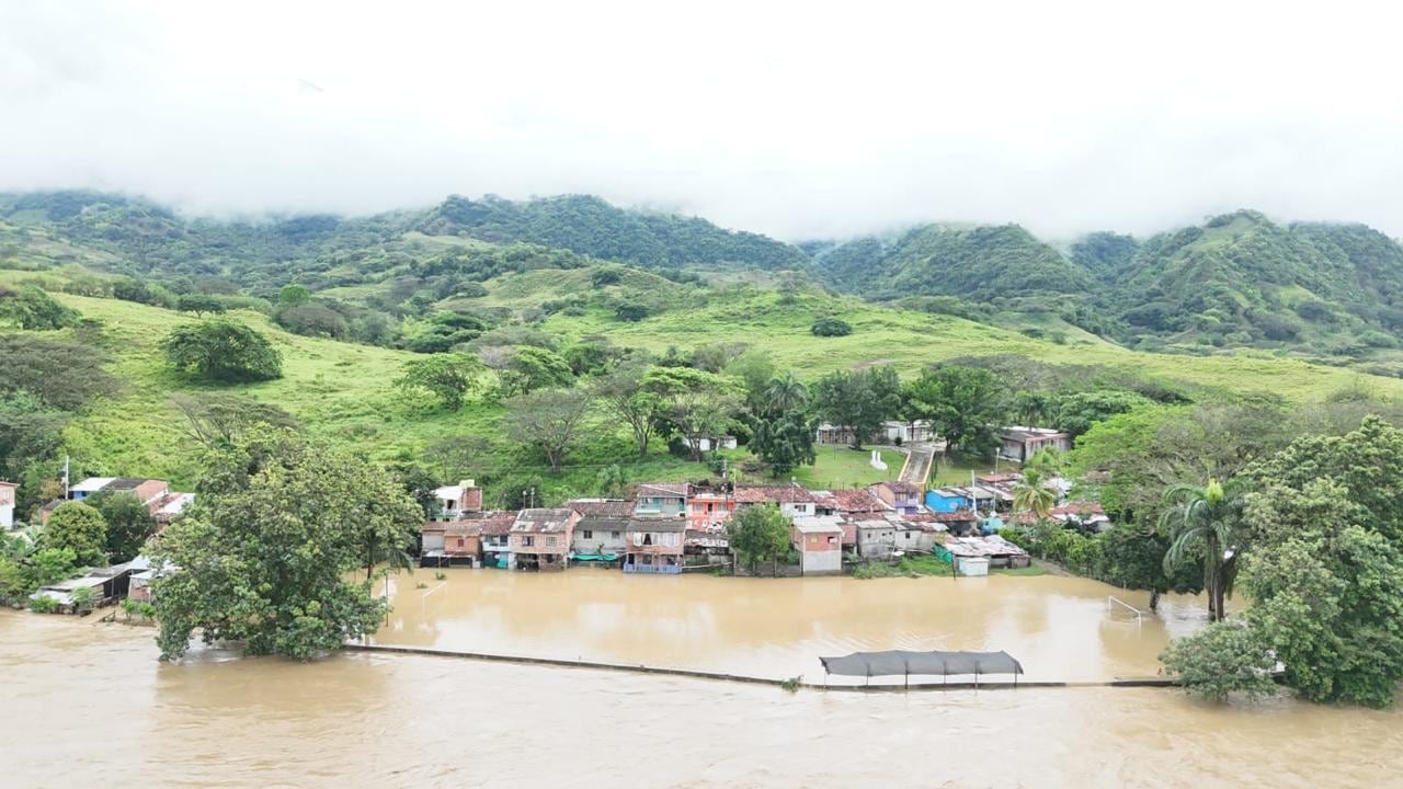 Muchas familias lo perdieron todo y otras han tenido que ser evacuadas de manera urgente para salvaguardar su vida.