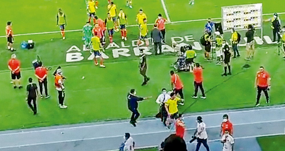 La hinchada de Barranquilla enfureció por la pérdida ante Perú. 