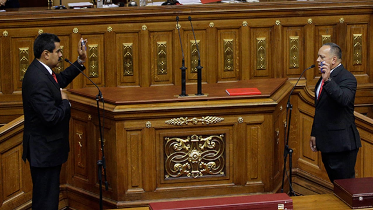 Maduro asume como presidente de Venezuela