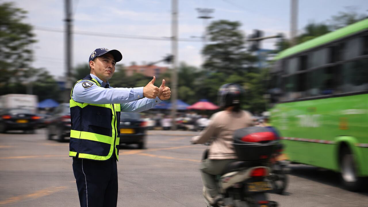 'Ola Verde' está tomándose las vías de Cali, con el visto bueno de la administración de Alejandro Eder.