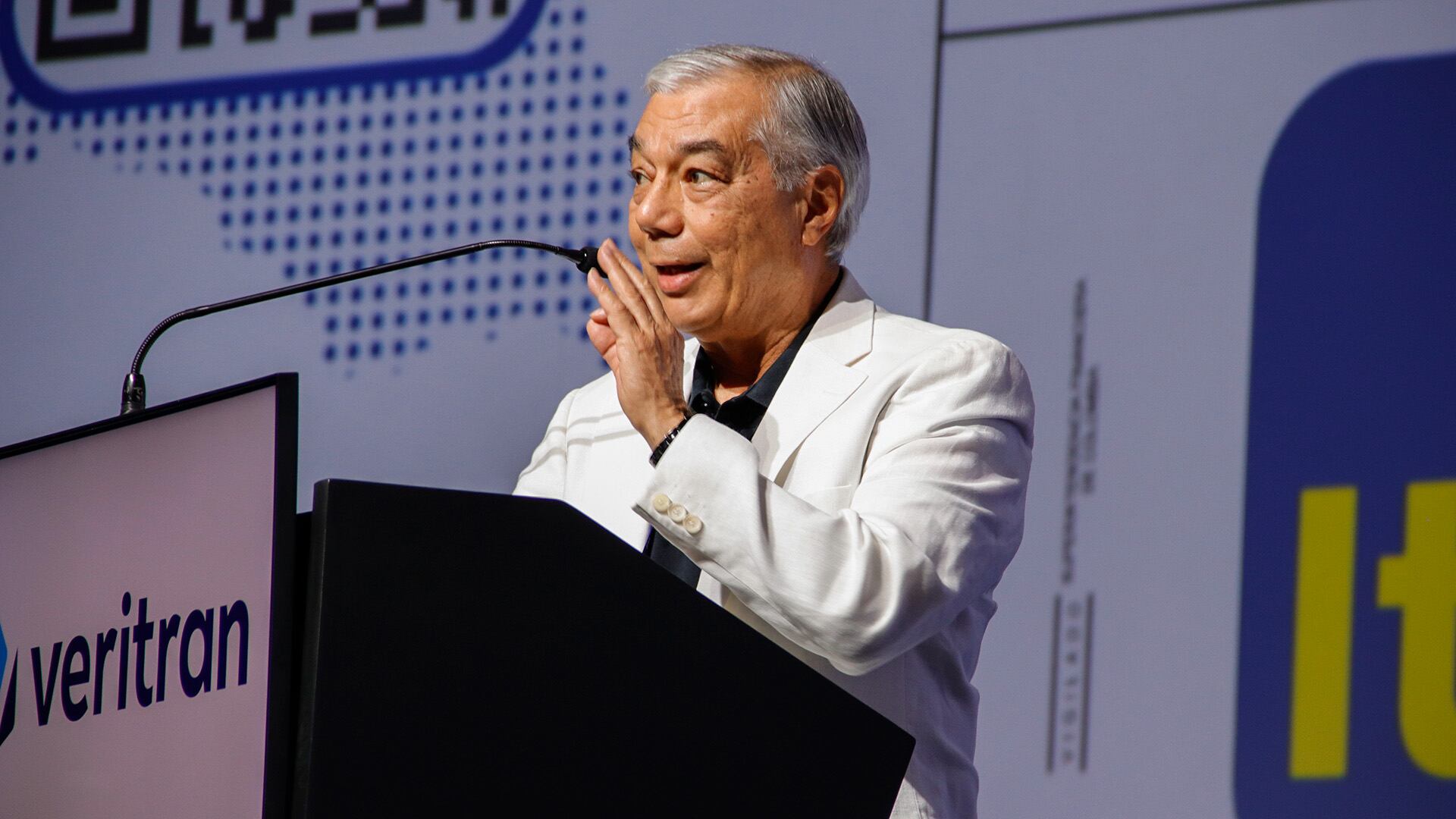 César Ferrari, superintendente financiero