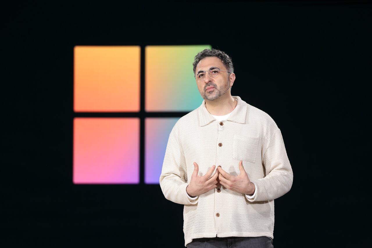 Mustafa Suleyman lidera la apuesta de Microsoft por una IA doméstica personalizada y omnipresente.