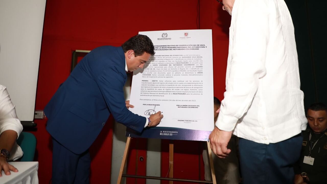 La Registraduría Nacional firmó un convenio con los notarios para el registro civil en línea.