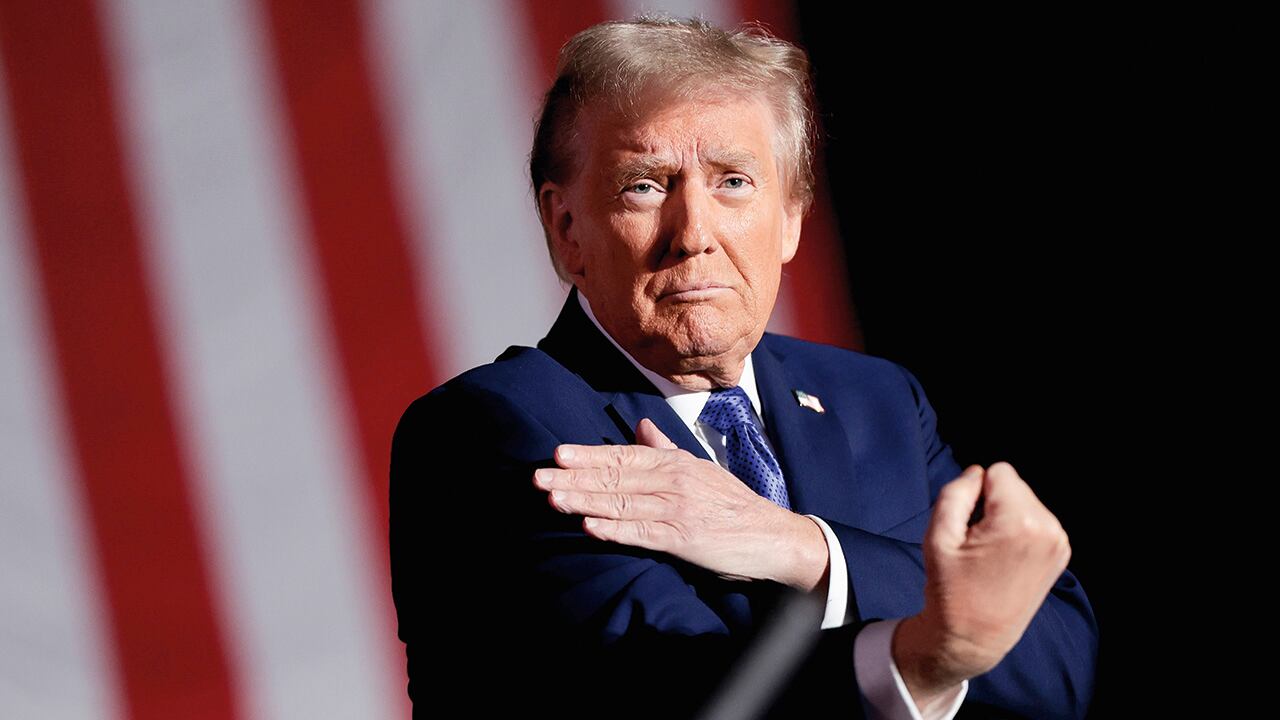 Trump reivindicó la vigencia de la doctrina Monroe y bromeó que “ahora la llaman ‘la doctrina Donroe’”, con D de Donald Trump. 