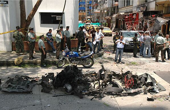 El carro bomba, un vehículo marca Mazda color verde, fue abandonado junto a la sede de la Unidad de Reacción Inmediata de la Fiscalía, en pleno centro de la ciudad y cerca a la Alcaldía. La explosión se registró hacia las 9:30 de la mañana del miércoles. 