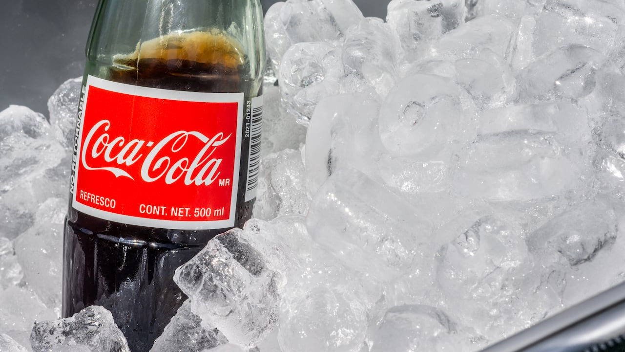 El presidente Trump afirma que Coca-Cola planea usar azúcar de caña en su fórmula estadounidense.