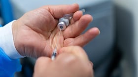 Resultados del modelo híbrido de inmunización y anticuerpos contra el Virus Sincitial Respiratorio.