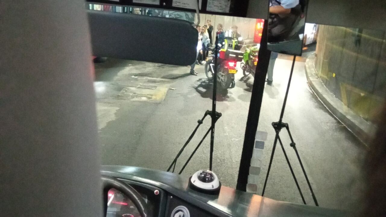 La mujer resultó lesionada por cuenta del fuerte golpe.