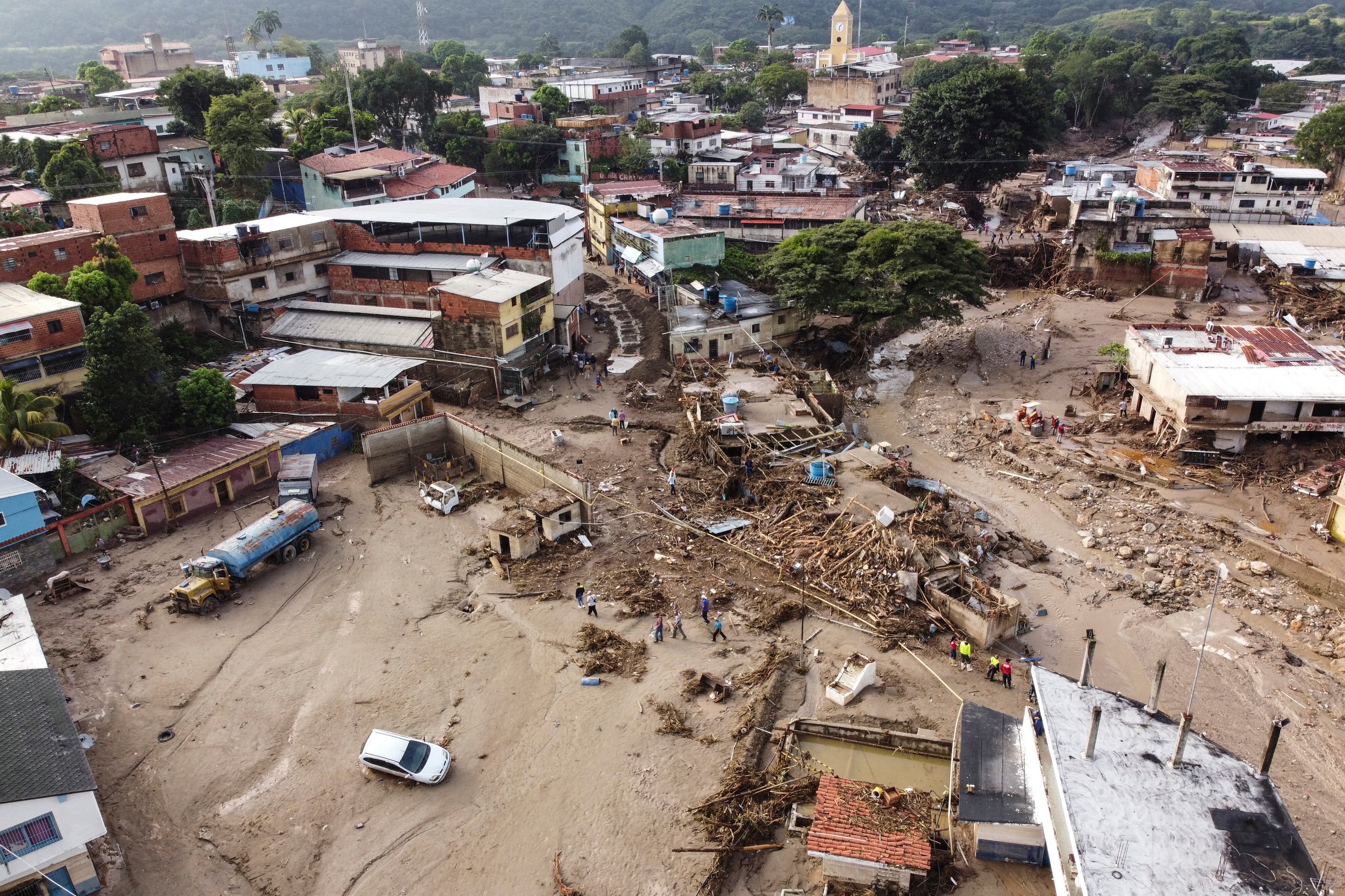 El derrumbe en Las Tejerías es el peor desastre natural del siglo en Venezuela. (Photo by Yuri CORTEZ / AFP)