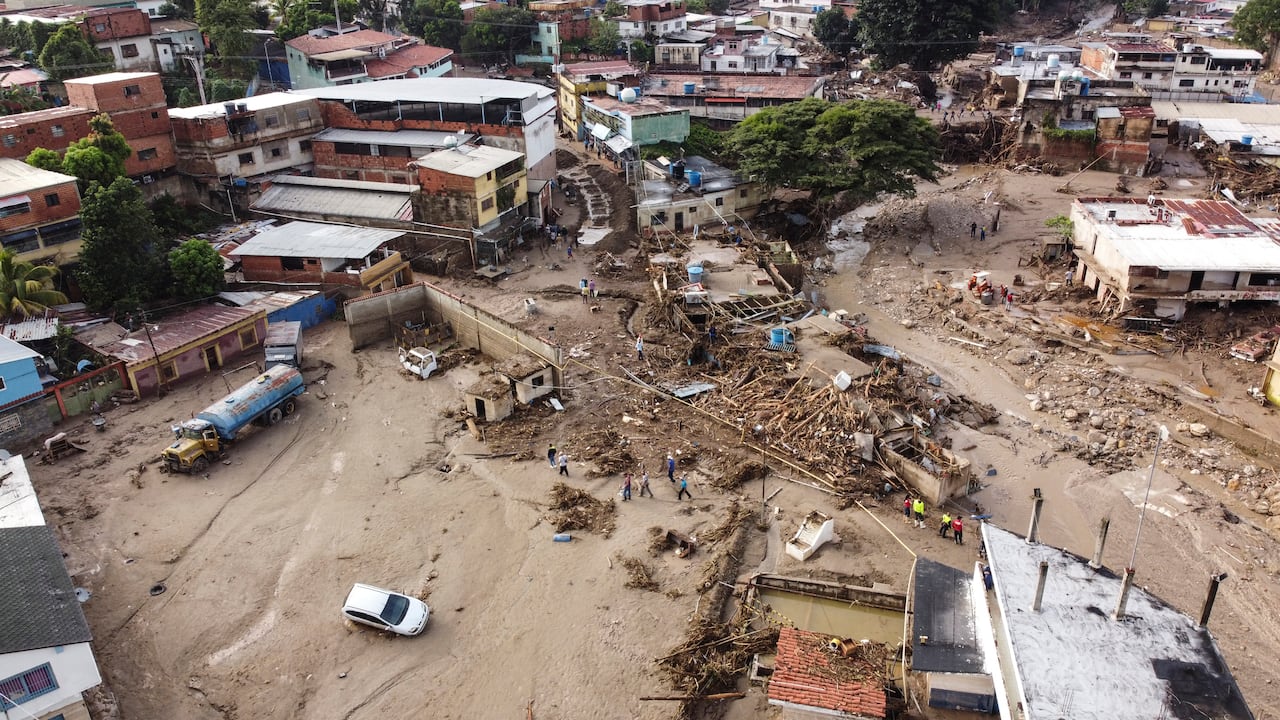 El derrumbe en Las Tejerías es el peor desastre natural del siglo en Venezuela. (Photo by Yuri CORTEZ / AFP)