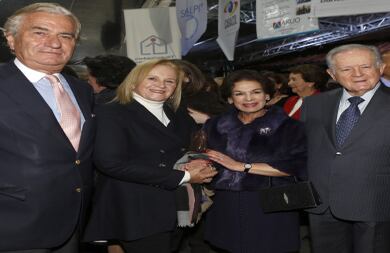 Ramón Gandarias, Patricia de Gandarias, Fanny Gutiérrez de Sarmiento y Luis Carlos Sarmiento Angulo. 