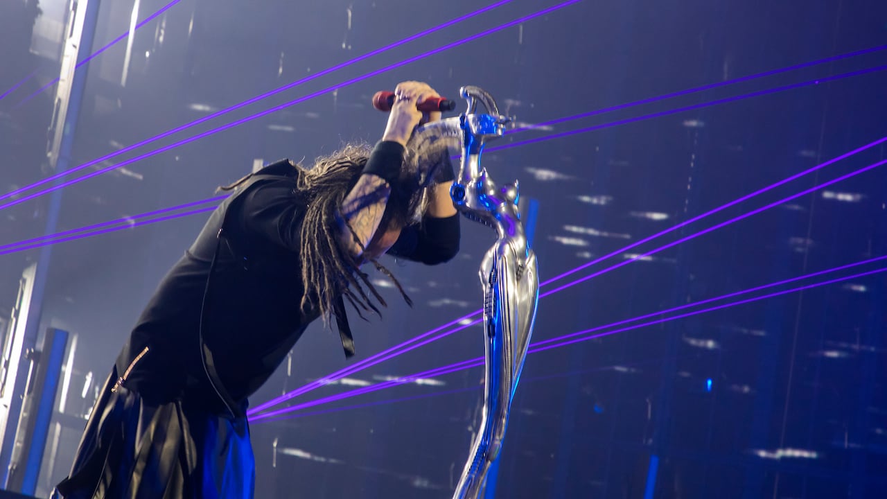 Jonathan Davis al frente de Korn, en un sábado inolvidable en Bogotá.