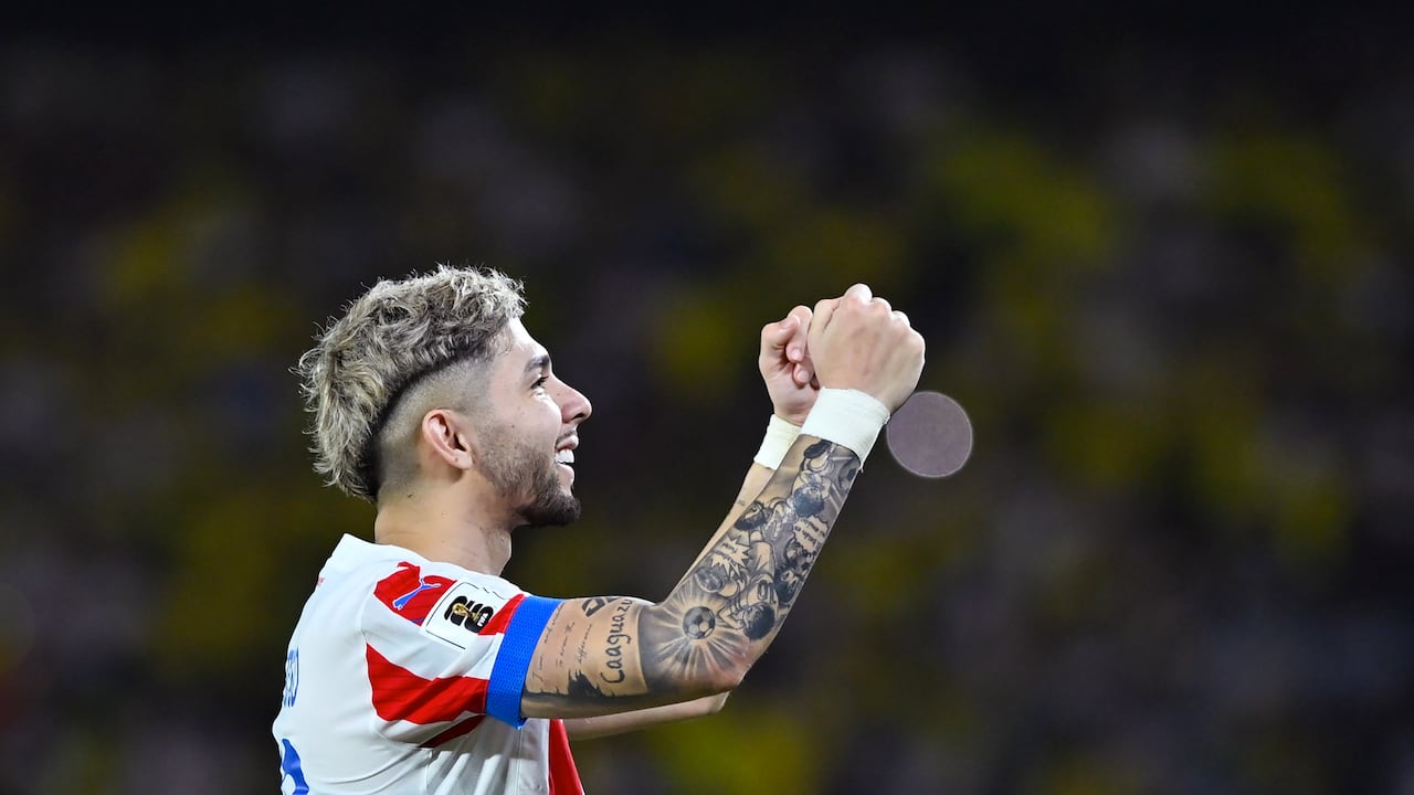 Julio Enciso celebró hacia la tribuna del Metropolitano