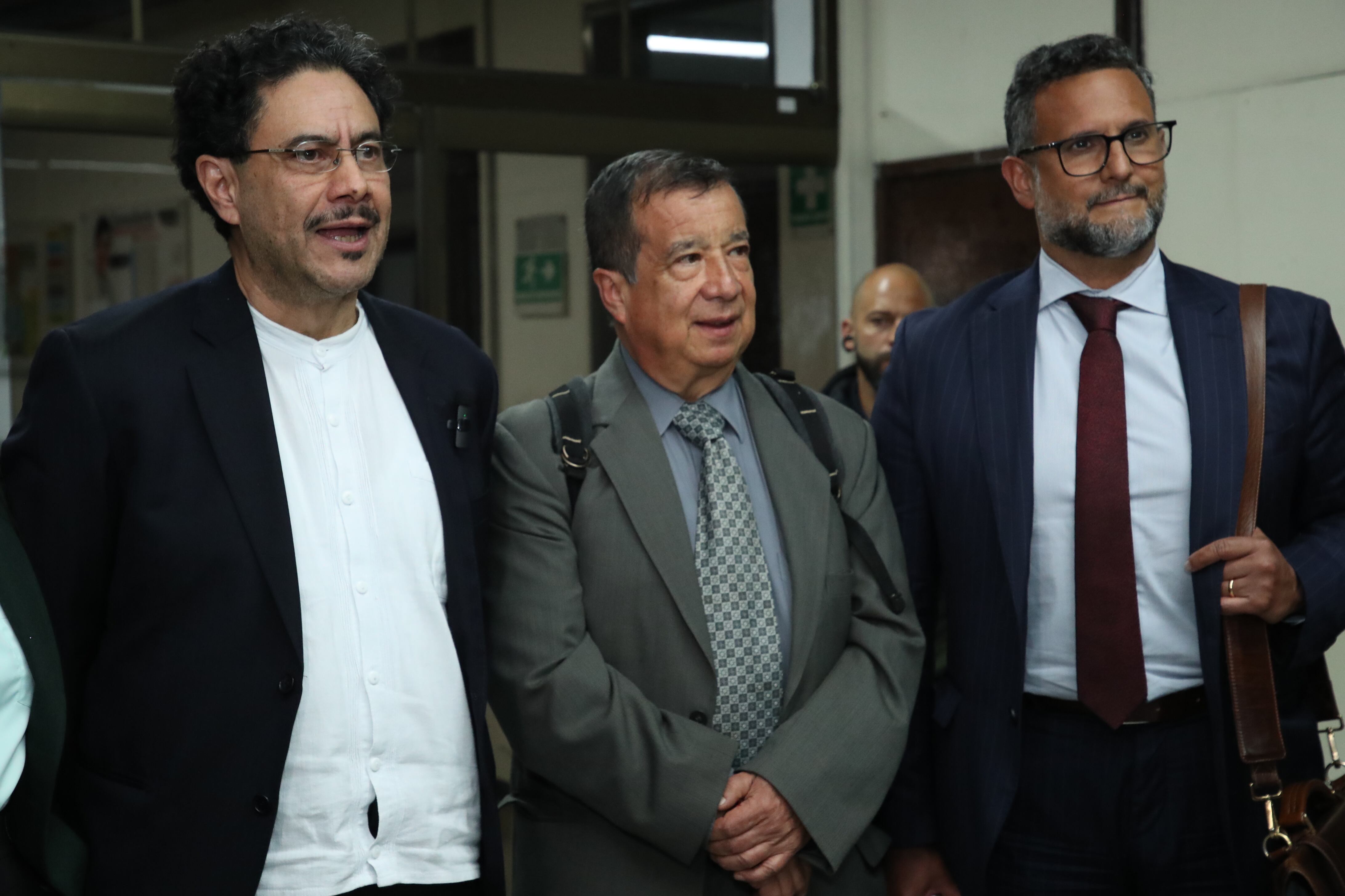 Iván Cepeda. Salida Juicio Álvaro Uribe Bogotá 28 jul