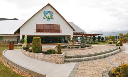 La Cabaña Alpina es uno de los símbolos de la compañía.