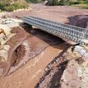 La vía aún permanece cerrada.