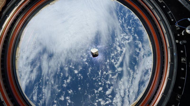 SuperCam es un instrumento láser que golpea las rocas y el "suelo" en la superficie marciana. Y lleva una roca de un meteorito marciano.