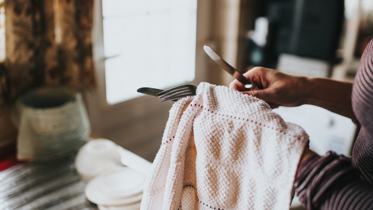 El mal olor de los trapos de cocina puede eliminarse con ingredientes caseros.