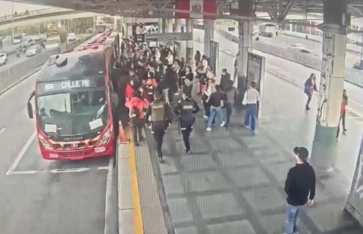 Vestida de enfermera, se metía a Transmilenio para robar a los pasajeros. La Policía la capturó