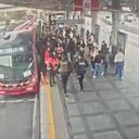 Vestida de enfermera, se metía a Transmilenio para robar a los pasajeros. La Policía la capturó