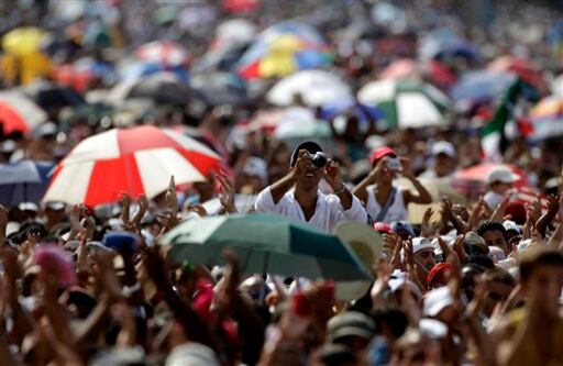Tal y como se prometió desde el principio, el público no pudo entrar ni pancartas ni consignas políticas. Lo que hubo este domingo en la Plaza de la Revolución fue pura música y nada más. 