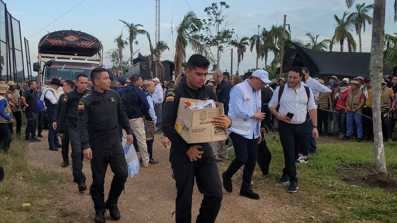 liberación uniformados del Esmad que estaban secuestrados por la guardia indígena en San Vicente del Caguán Caquetá
marzo 3 del 2024
Foto Semana API