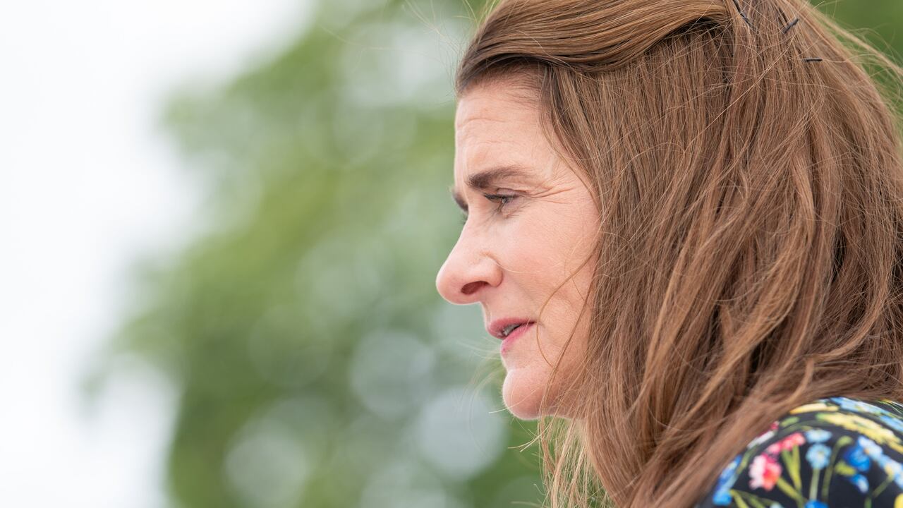 Un artículo publicado en la revista Fortune en el año 2008, describe la infancia y adolescencia de Melinda como la de una “estudiante estrella” durante su paso por el colegio. (Photographer: Jasper Juinen/Bloomberg via Getty Images)