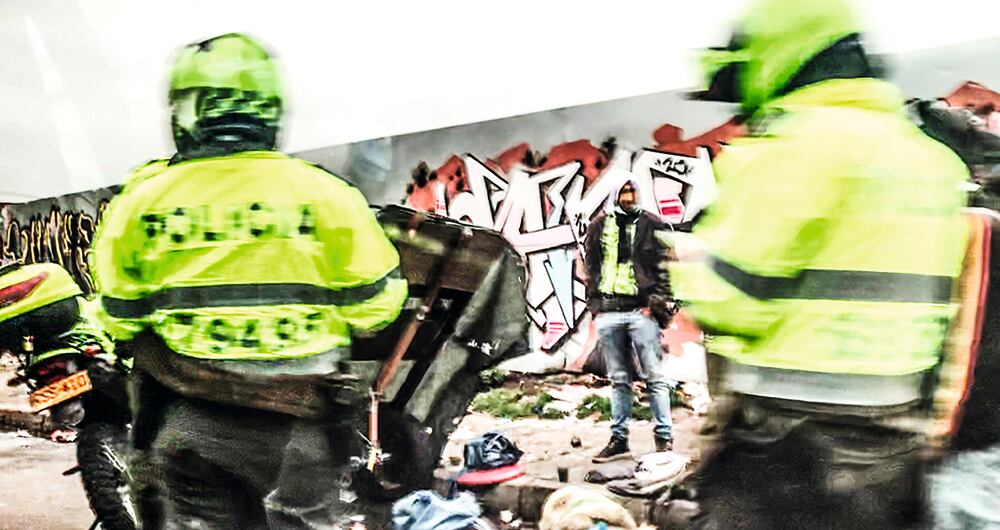     A unas cuadras de la Policía Metropolitana, del Ejército, de la Alcaldía y hasta de la Presidencia está el barrio San Bernardo, asediado por el crimen. 