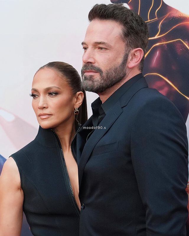 Jennifer López y Ben Affleck en la premier de 'The Flash'. Foto: Instagram @moodof90.s