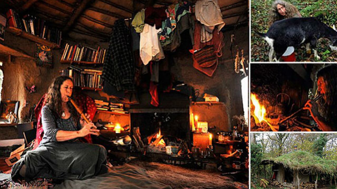 Emma no tiene tecnología ni electricidad en su casa e incluso cuando sus hijos ocasionalmente la visitan, les prohíbe llevar celulares y portátiles.