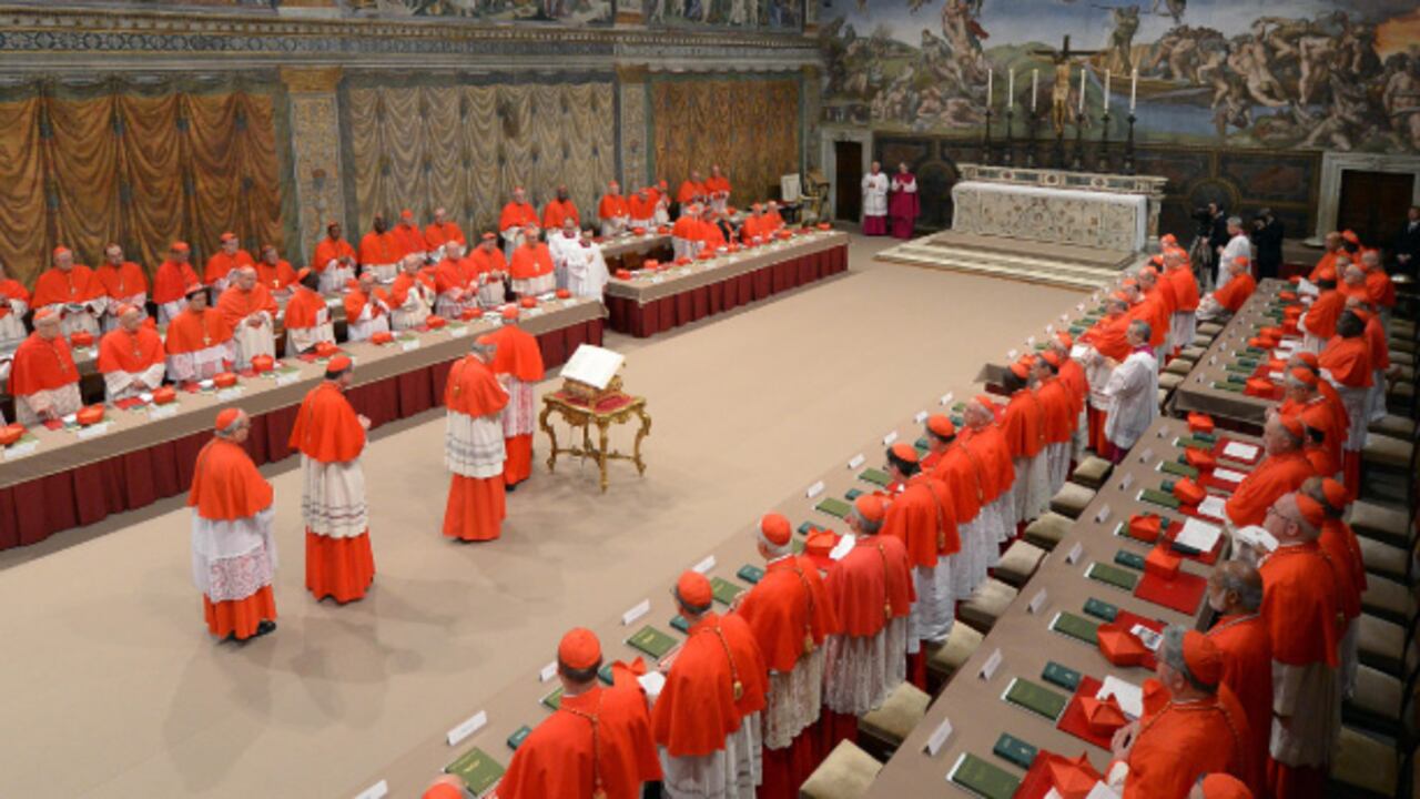 Los 115 cardenales se reunieron en la Capilla Sixtina, que Miguel Ángel pintó entre 1508 y 1512.